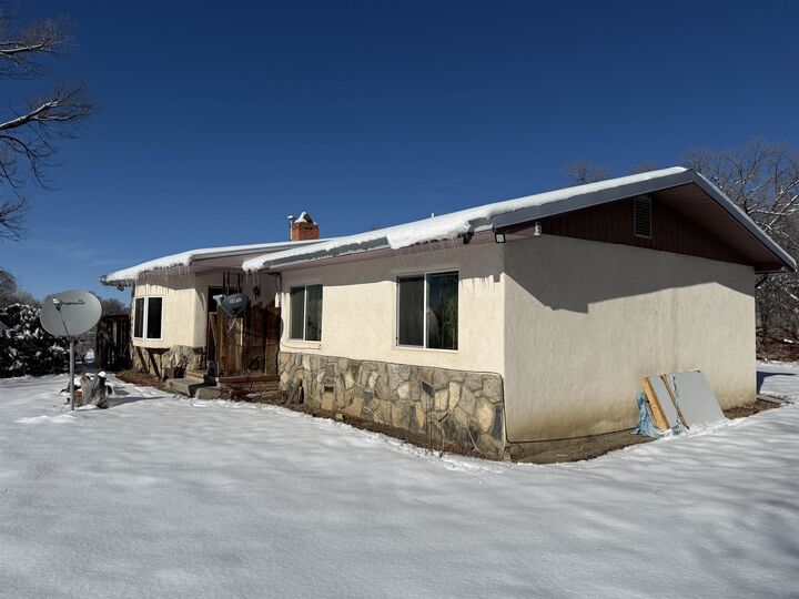 Property Photo: 905 Millicent Rogers Rd NM 87529