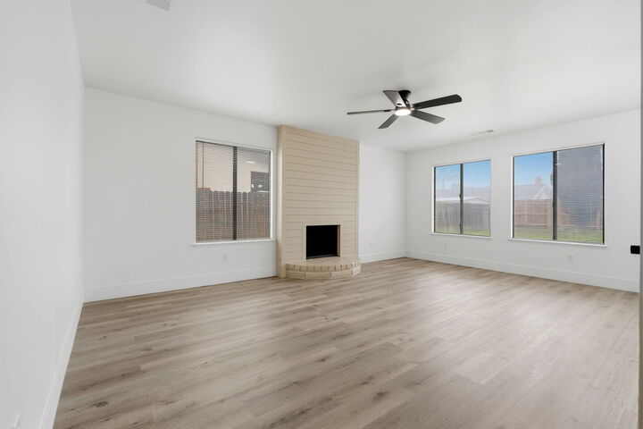 Property Photo: 283 Mercedes Lane CA 93245