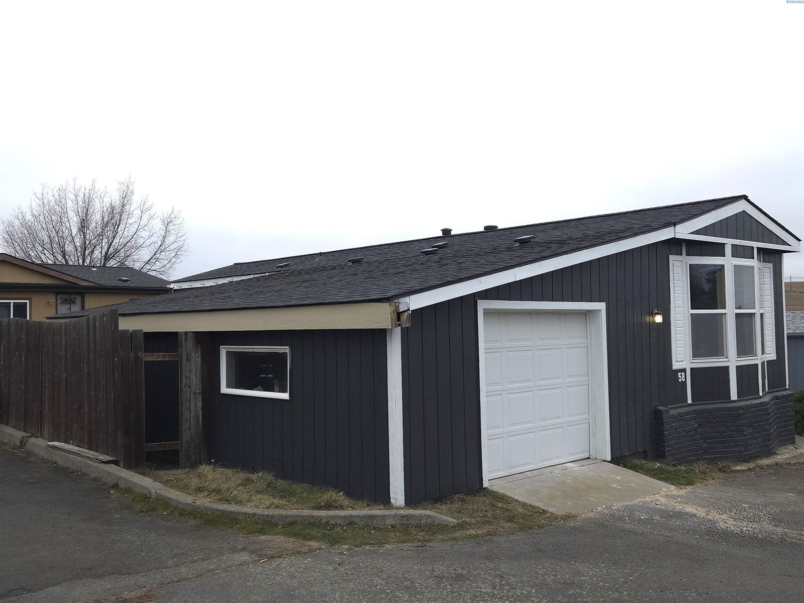 Property Photo: 260 NW Golden Hills #58 WA 99163-1063