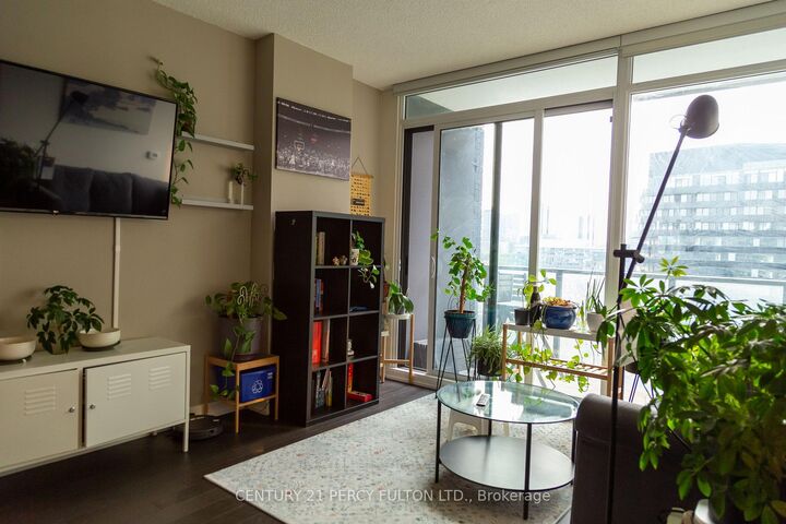 Property Photo:  120 Bayview Avenue S816  ON M5A 0G4 