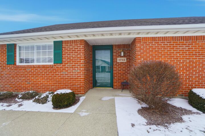 Property Photo: 1711 Pinehurst Drive OH 45502