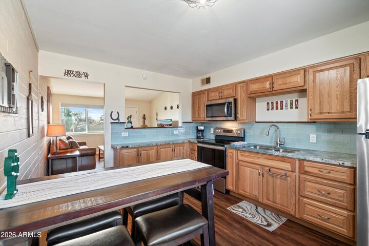 Property Photo:  1908 W Berridge Lane 11  AZ 85015 