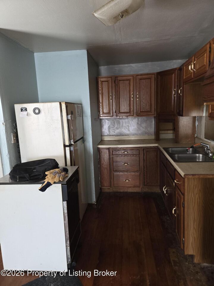 Property Photo: 904 Washington Avenue ND 58638