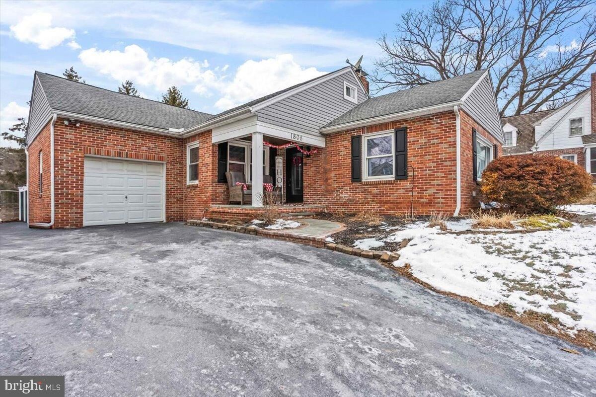 Property Photo:  1806 N Sherman Street  PA 17406 