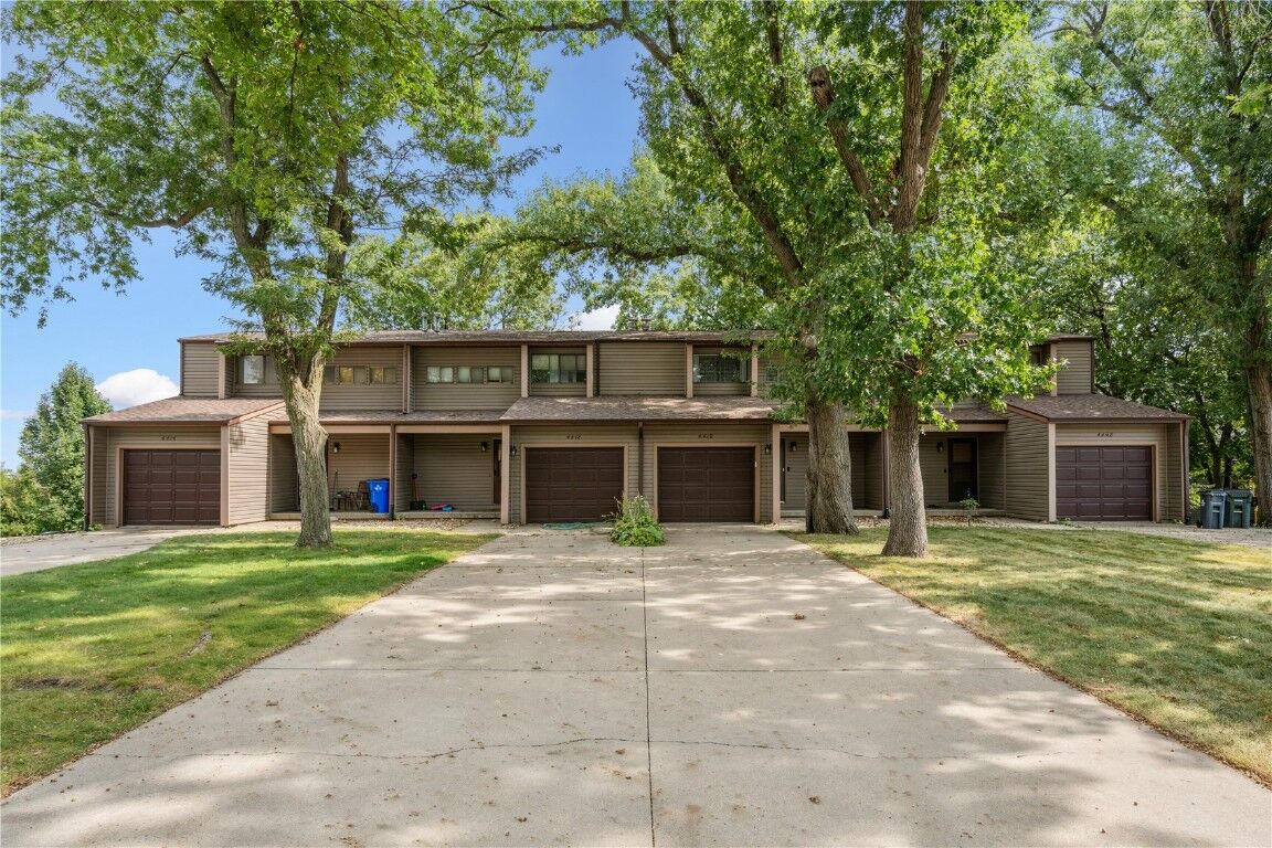Property Photo:  4410 Lorcardo Drive NE  IA 52402 