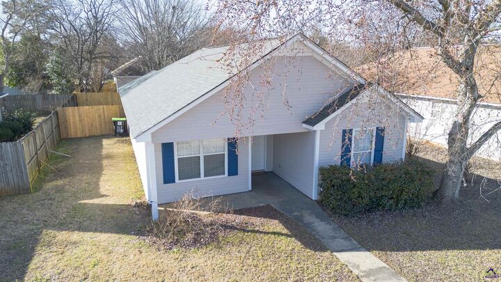 Property Photo:  116 Kensington Circle  GA 31093 