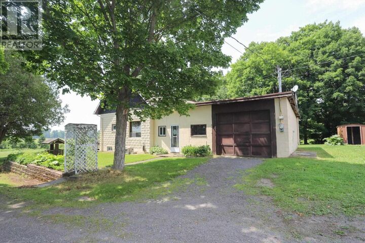 Photo de la propriété:  2704 A Line Rd  ON P0R 1J0 