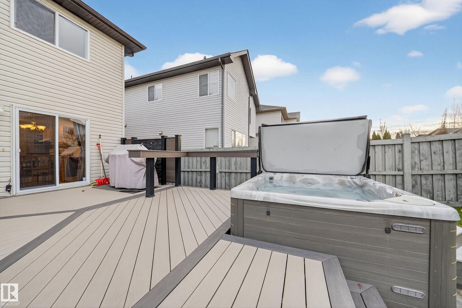 Photo de la propriété: 4712 204 Street NW AB T6M 0C3
