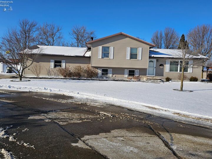 Property Photo:  207 Norbert Place  OH 44870 