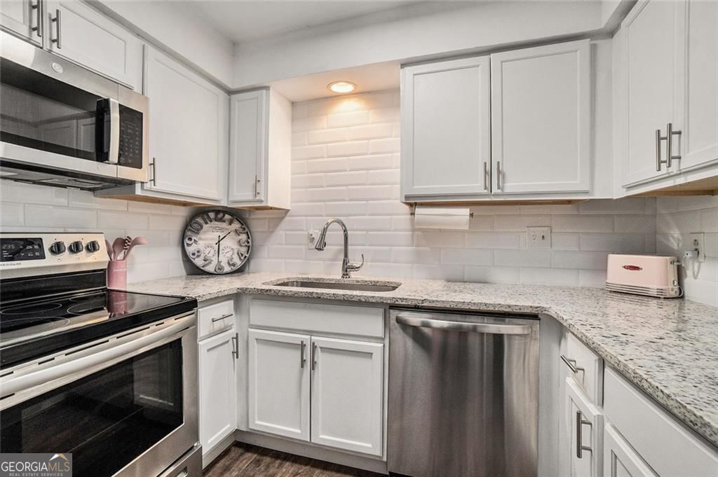 Property Photo: 94 Rosaire Place NW GA 30327