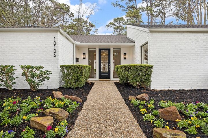 Property Photo:  10106 Cedar Creek Drive  TX 77042 