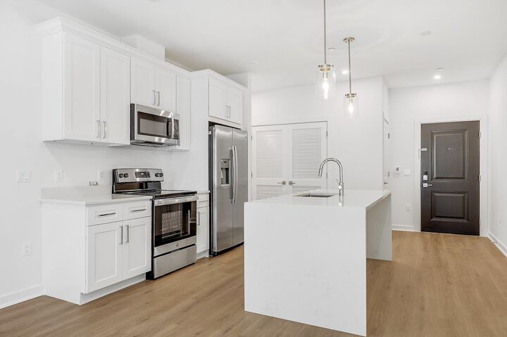 Property Photo:  74 Clarendon Pl 302  NJ 07601 