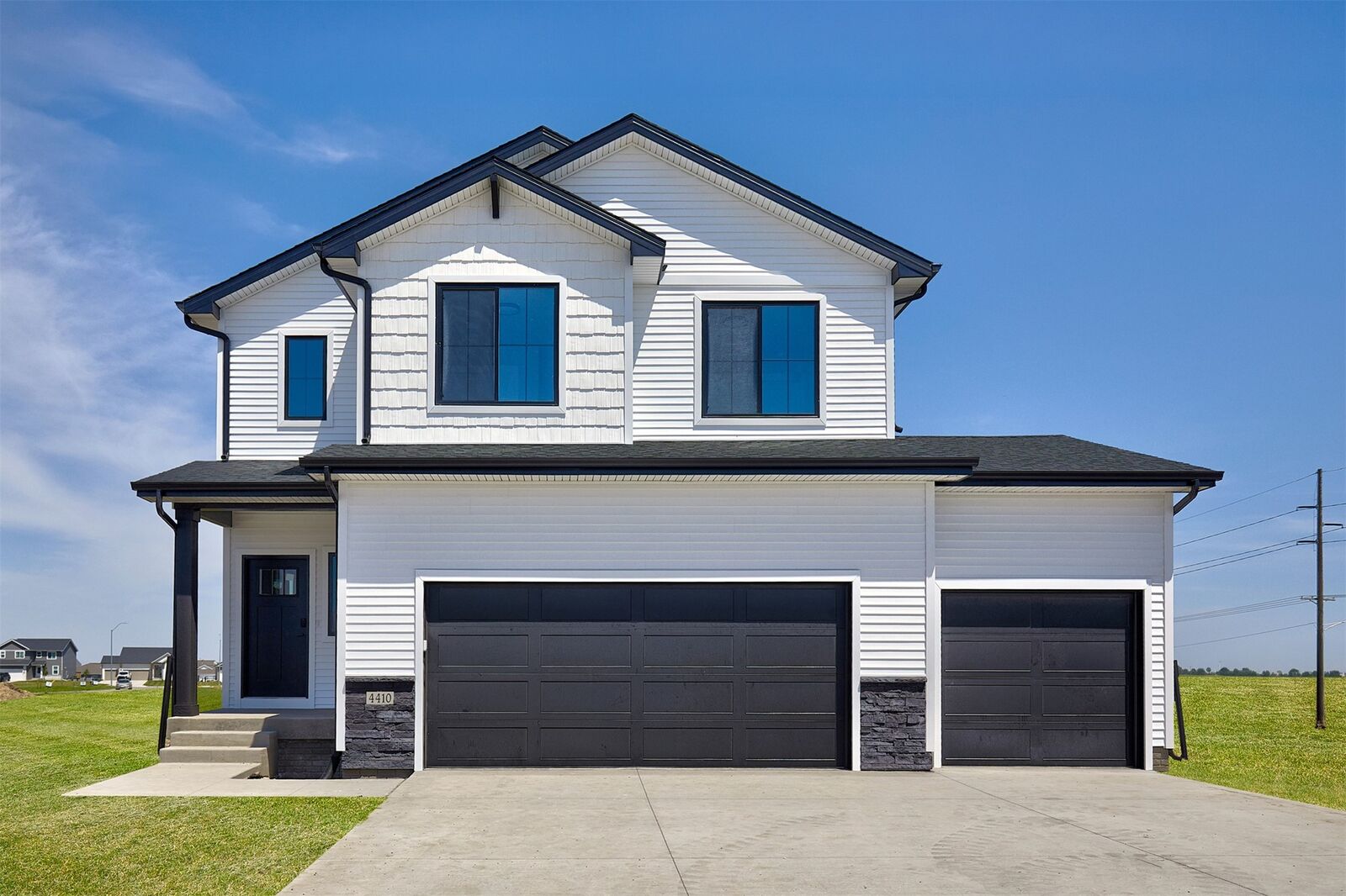 Property Photo: 4410 NE 7th Street IA 50021