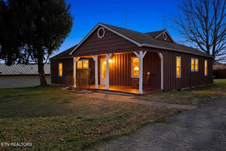 Property Photo:  1211 Foch St  TN 37801 