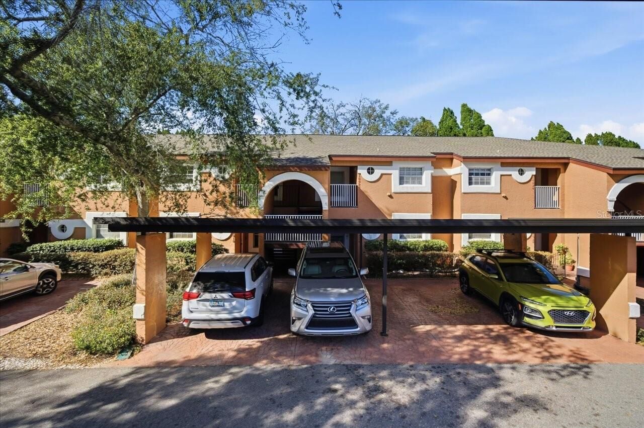 Property Photo: 14820 Par Club Circle FL 33618