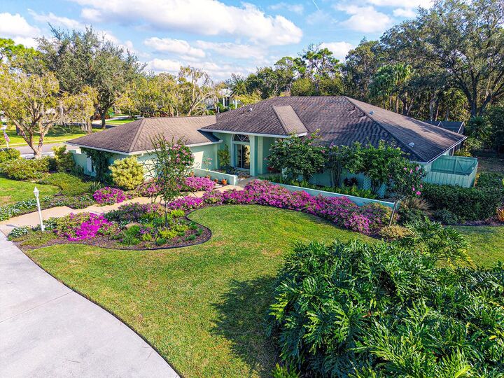 Property Photo:  7604 Weeping Willow Circle  FL 34241 