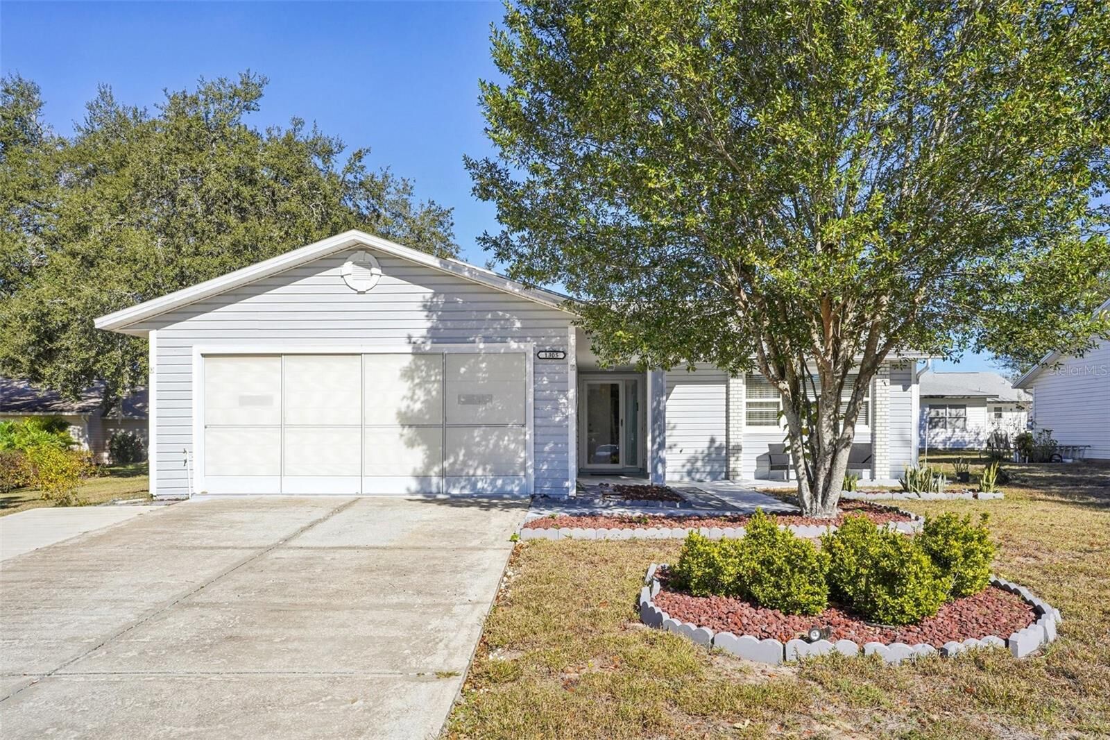 Property Photo:  1305 Moray Court  FL 34788 