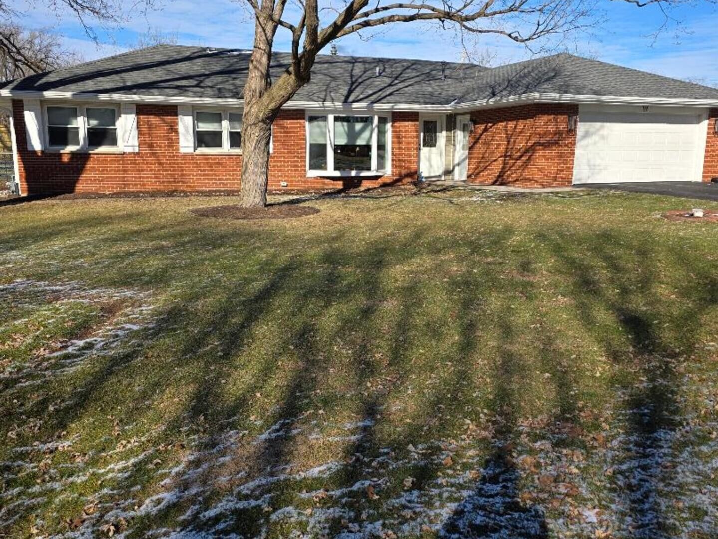 Property Photo:  19 Pasadena Drive  IL 60543 