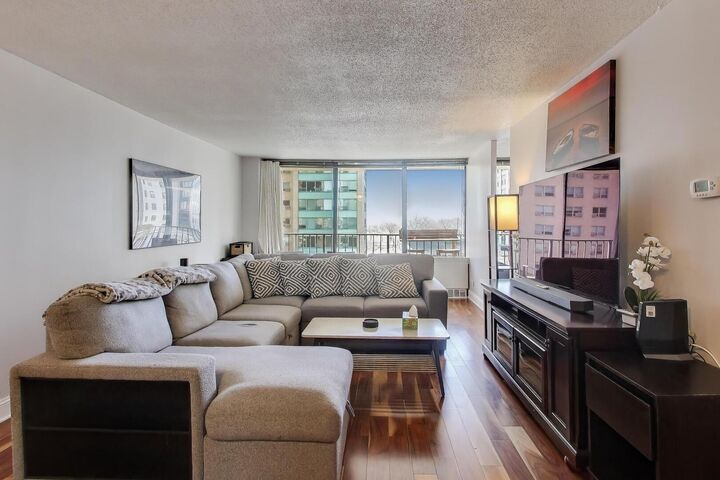 Property Photo:  3150 N Sheridan Road 4B  IL 60657 