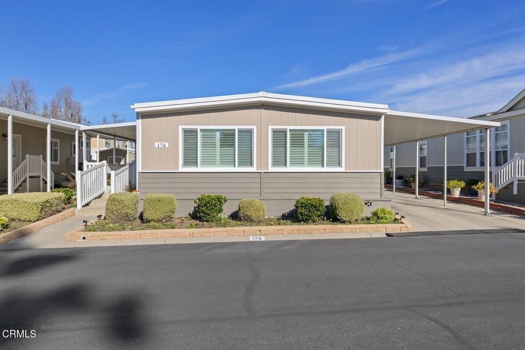 Property Photo:  176 Chaucer Lane 176  CA 93003 