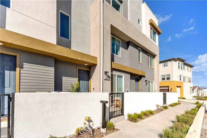 Property Photo: 27582 Manzanita CA 91381