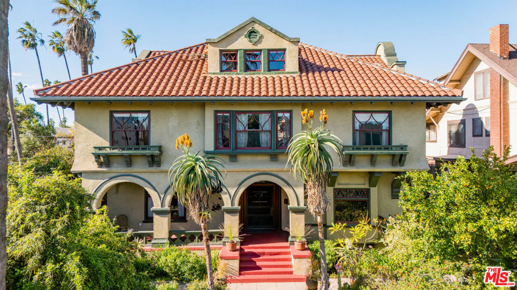 Property Photo:  1049 Elden Avenue  CA 90006 