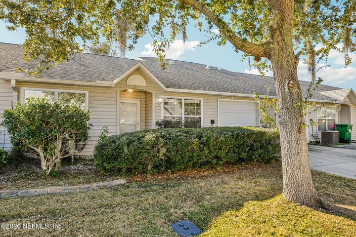 Property Photo:  1018 Grand Hickory Circle  FL 32117 