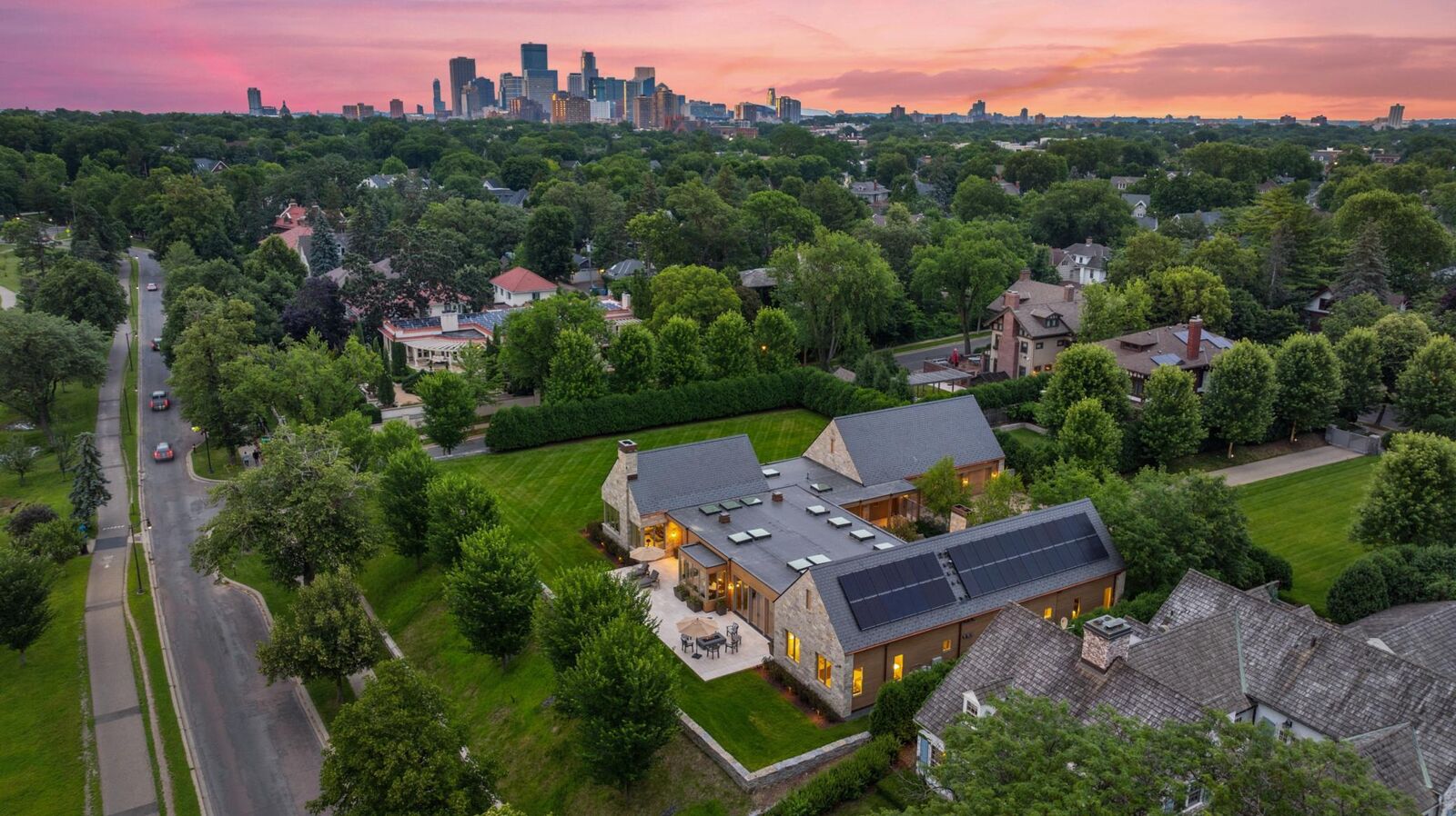 Property Photo:  2505 E Lake Of The Isles Parkway  MN 55405 