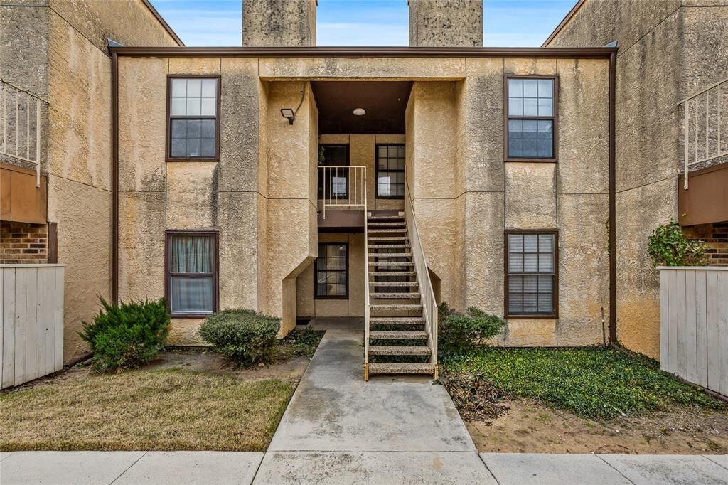 Property Photo:  1735 Crest Grove Drive  TX 76012 