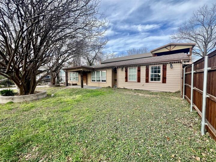 Property Photo: 1919 Muncie TX 75212