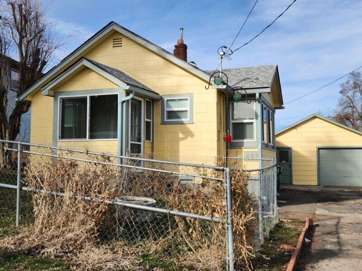 Property Photo:  239 Fulton Street  OR 97601 