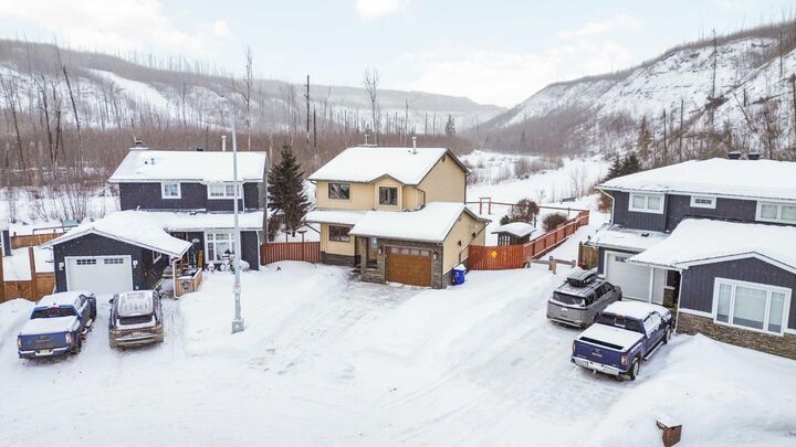 Property Photo:  122 Goodwin Place  AB T9J 1K1 