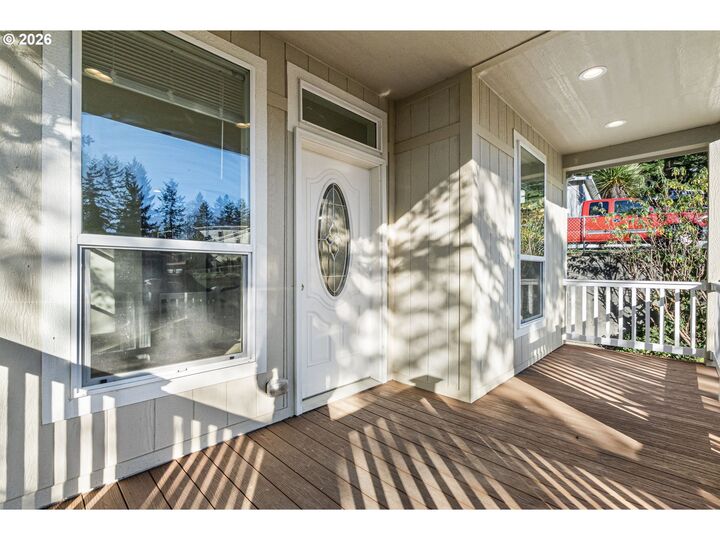 Property Photo: 98041 Hallway Rd 19 OR 97415