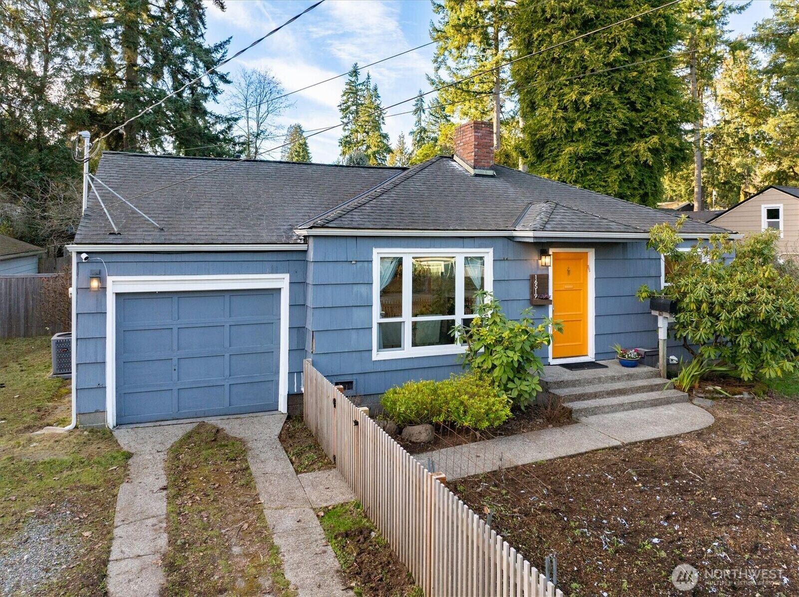 Property Photo:  16519  25th Avenue NE  WA 98155 