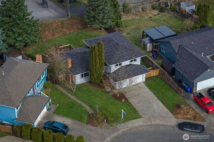 Property Photo:  719  213 Street SE  WA 98021 