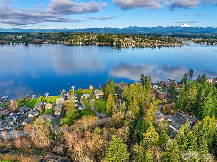 Property Photo:  507  101st Avenue NE  WA 98258 