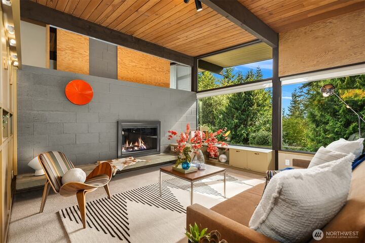 Property Photo: 14827 SE 55th Street WA 98006