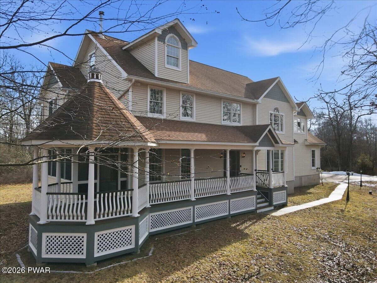 Property Photo:  302 Oneida Way  PA 18337 