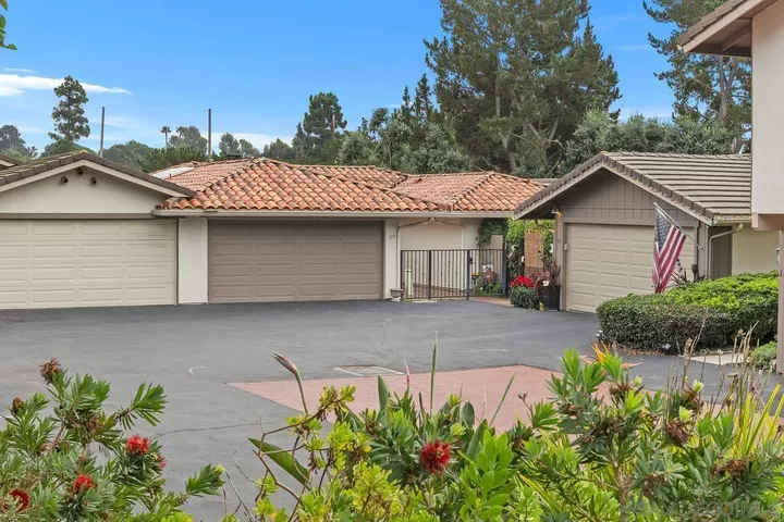 Property Photo: 115 Vallarta Ct CA 92075
