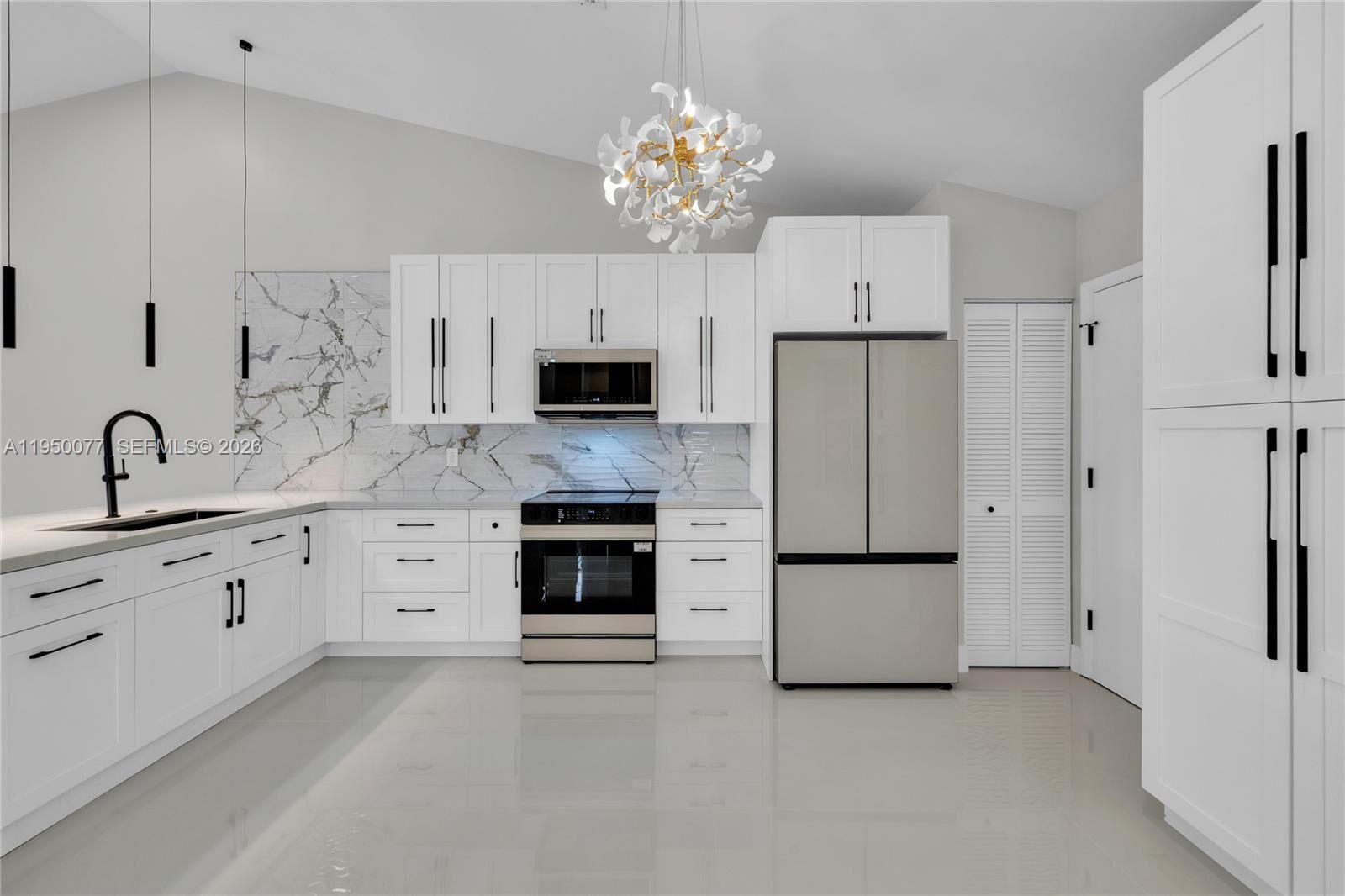 Property Photo: 7889 Lake Sands Dr FL 33446