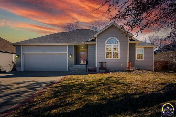 Property Photo: 4334 SE Oakwood St KS 66609