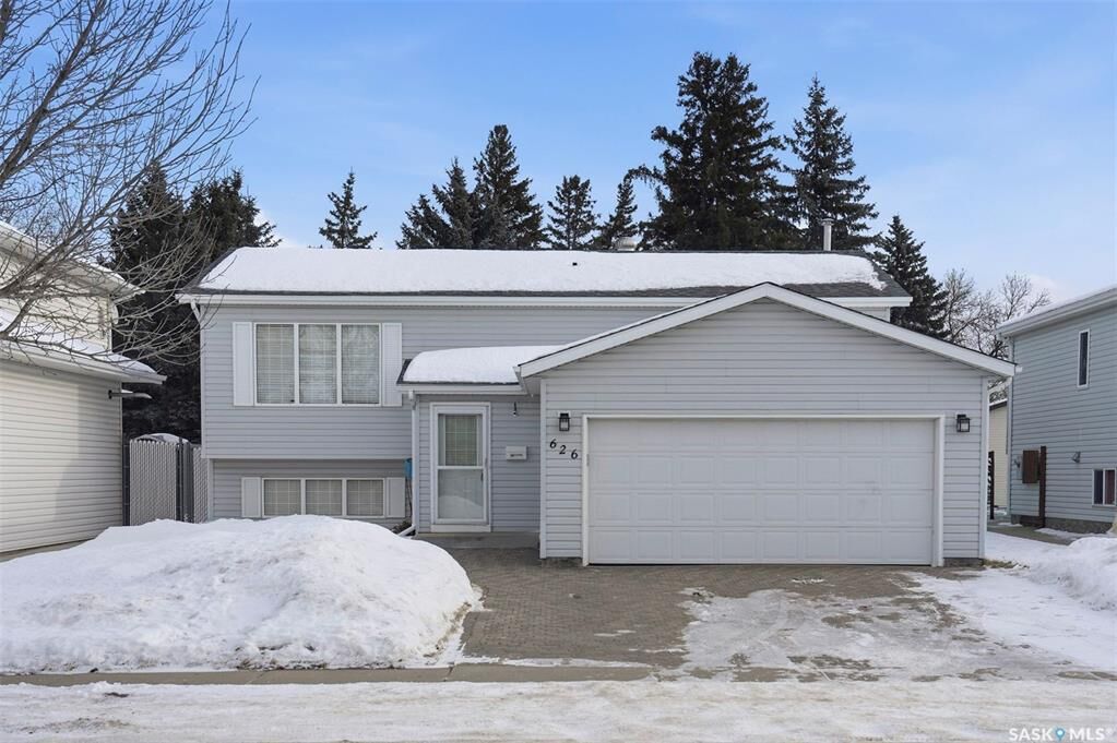 Property Photo:  626 Peterson Crescent  SK S7L 7H8 