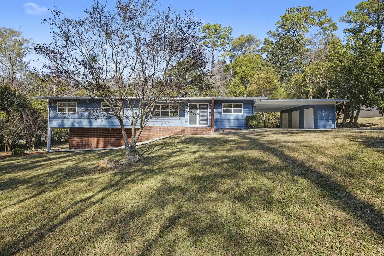 Property Photo:  900 Oak Knoll Avenue  FL 32312 