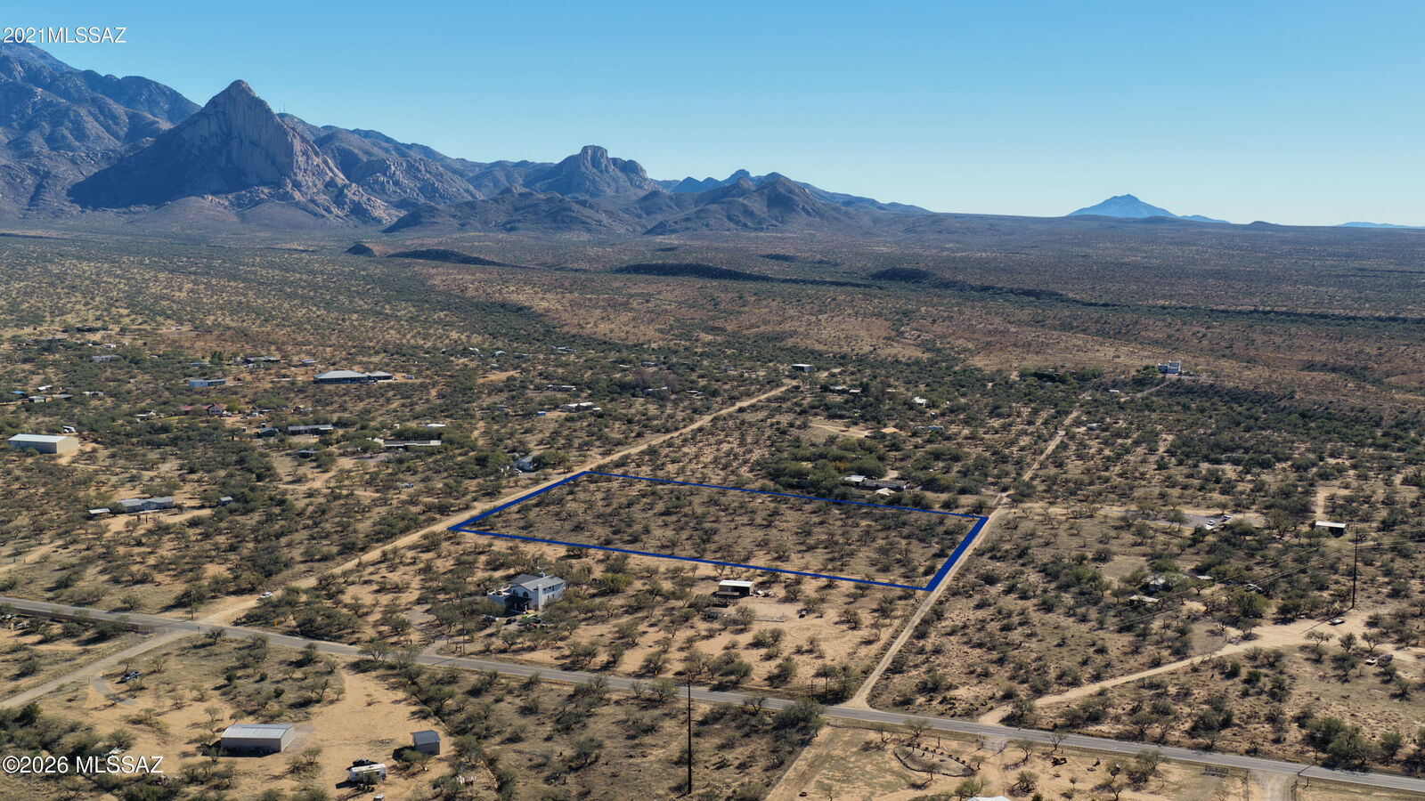 Property Photo: 657 W Hawk Way AZ 85645