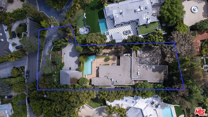 Property Photo: 1022 Summit Dr CA 90210