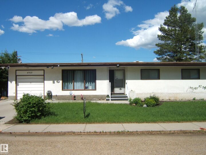Property Photo: 4910 53 Avenue AB T0B 4R0
