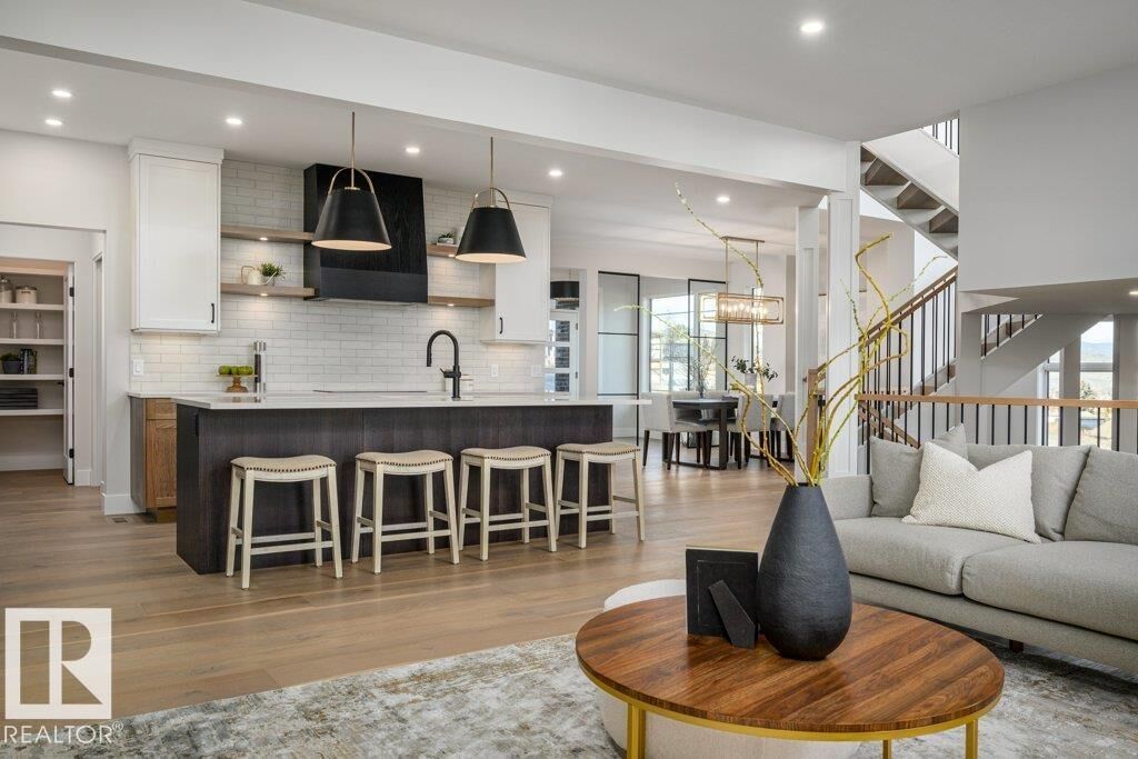 Property Photo:  4640 Chegwin Wynd SW  AB T6W 4A8 