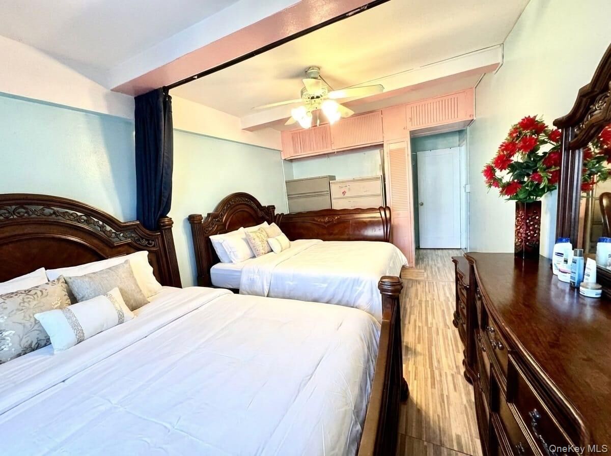 Property Photo:  1558 Unionport Road 5H  NY 10462 