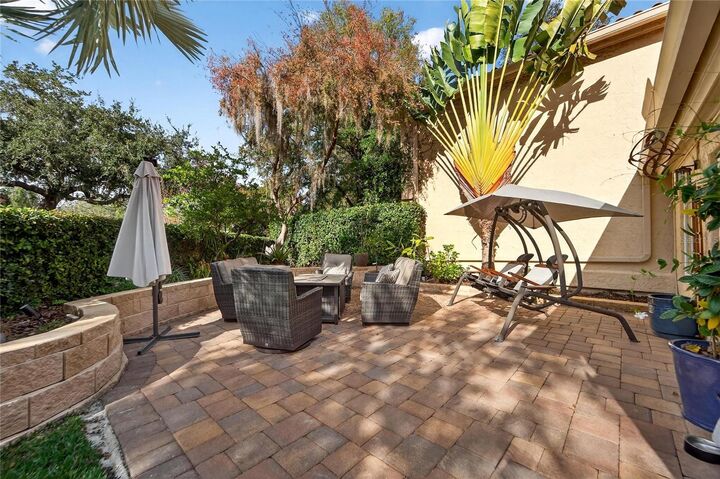 Property Photo:  1105 Flores De Avila  FL 33613 