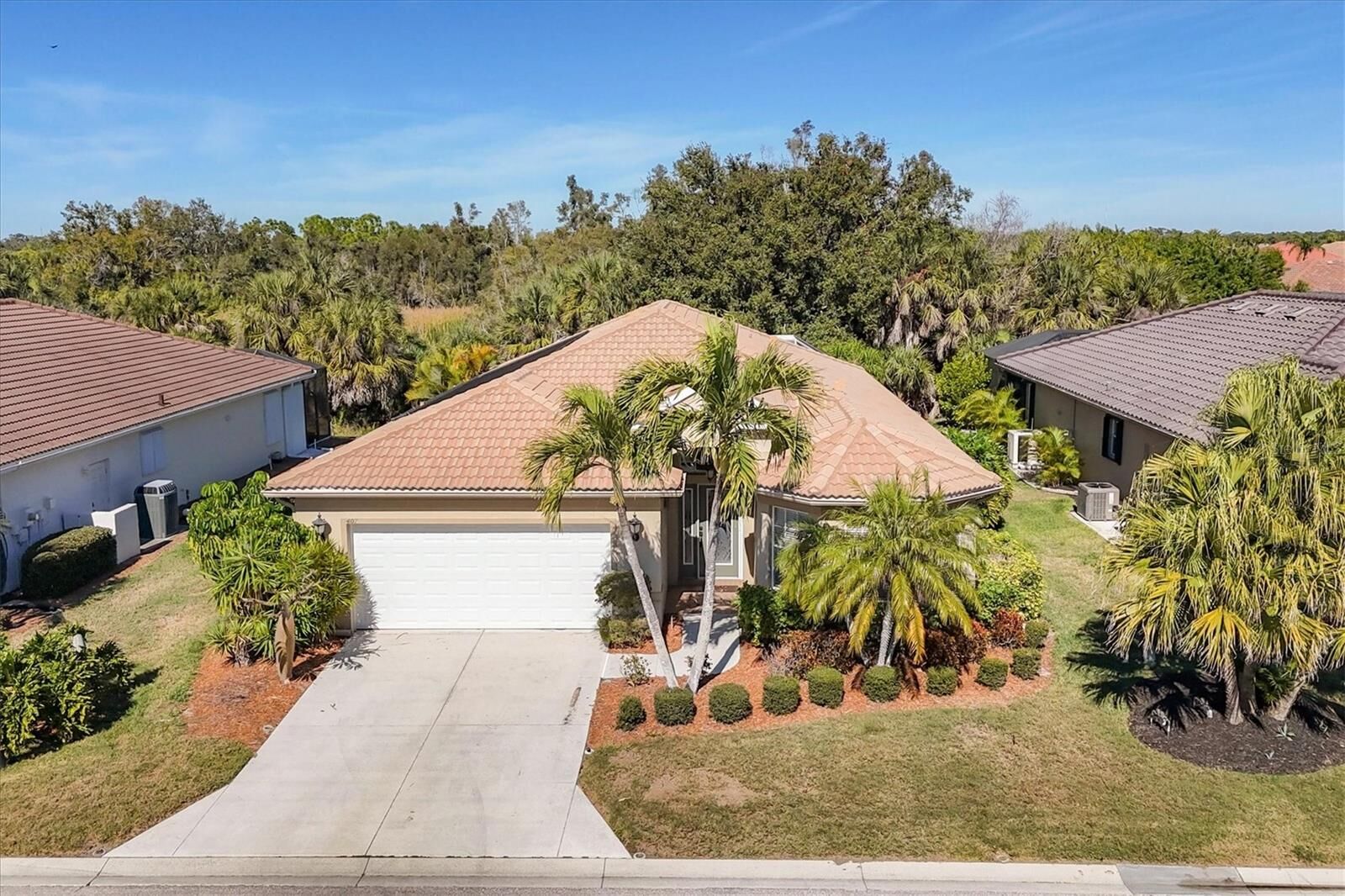 Property Photo:  407 Pinewood Lake Drive  FL 34285 